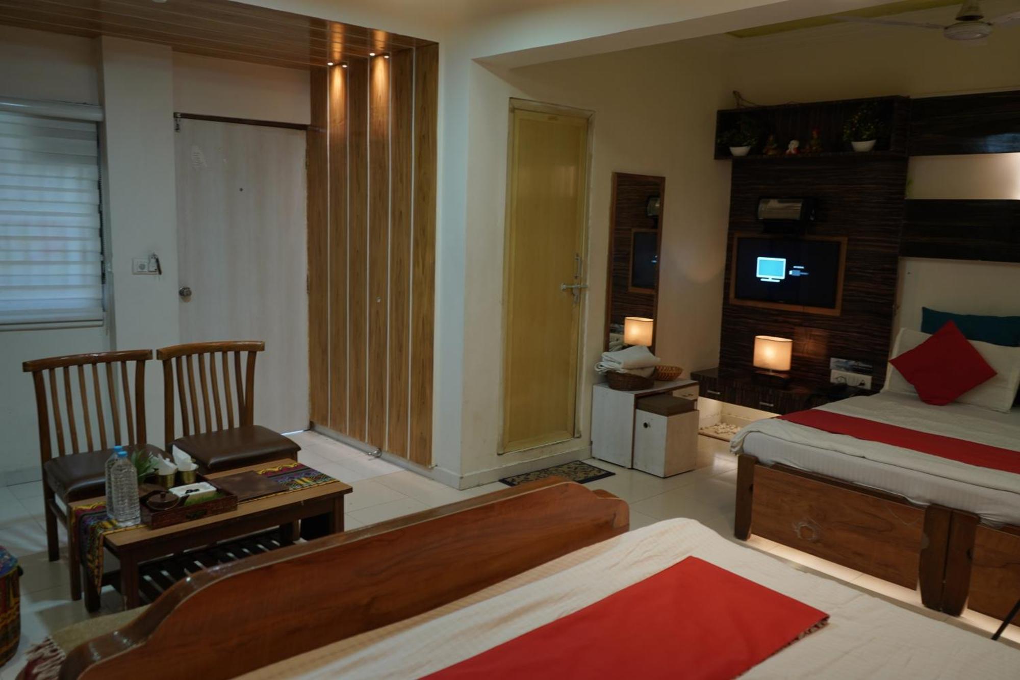 Hotel Krishna Ahmedabad Luaran gambar